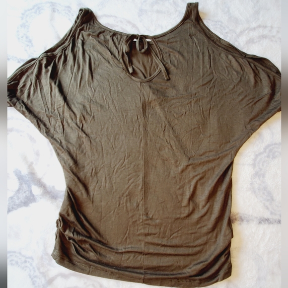 Shop Basic Cold Shoulder Top. NWOT - Picture 11 of 16